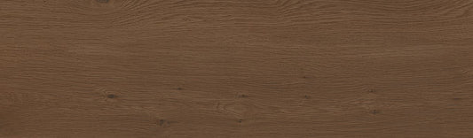 Płytki drewnopodobne Steelwood Dark Brown w salonie – efekt naturalnego drewna
